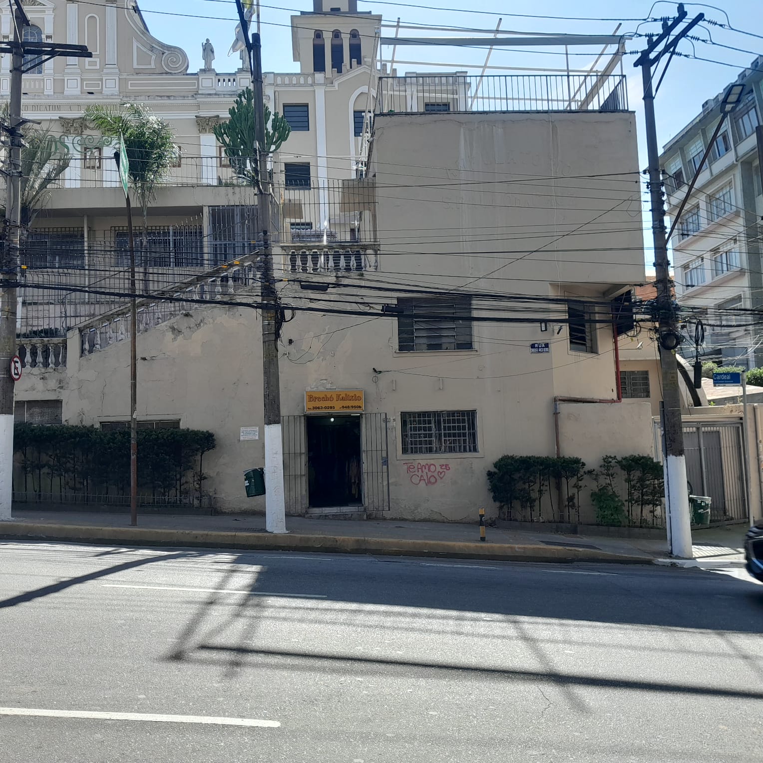 Fachada do Brechó Kalixto na Rua Cardeal Arcoverde