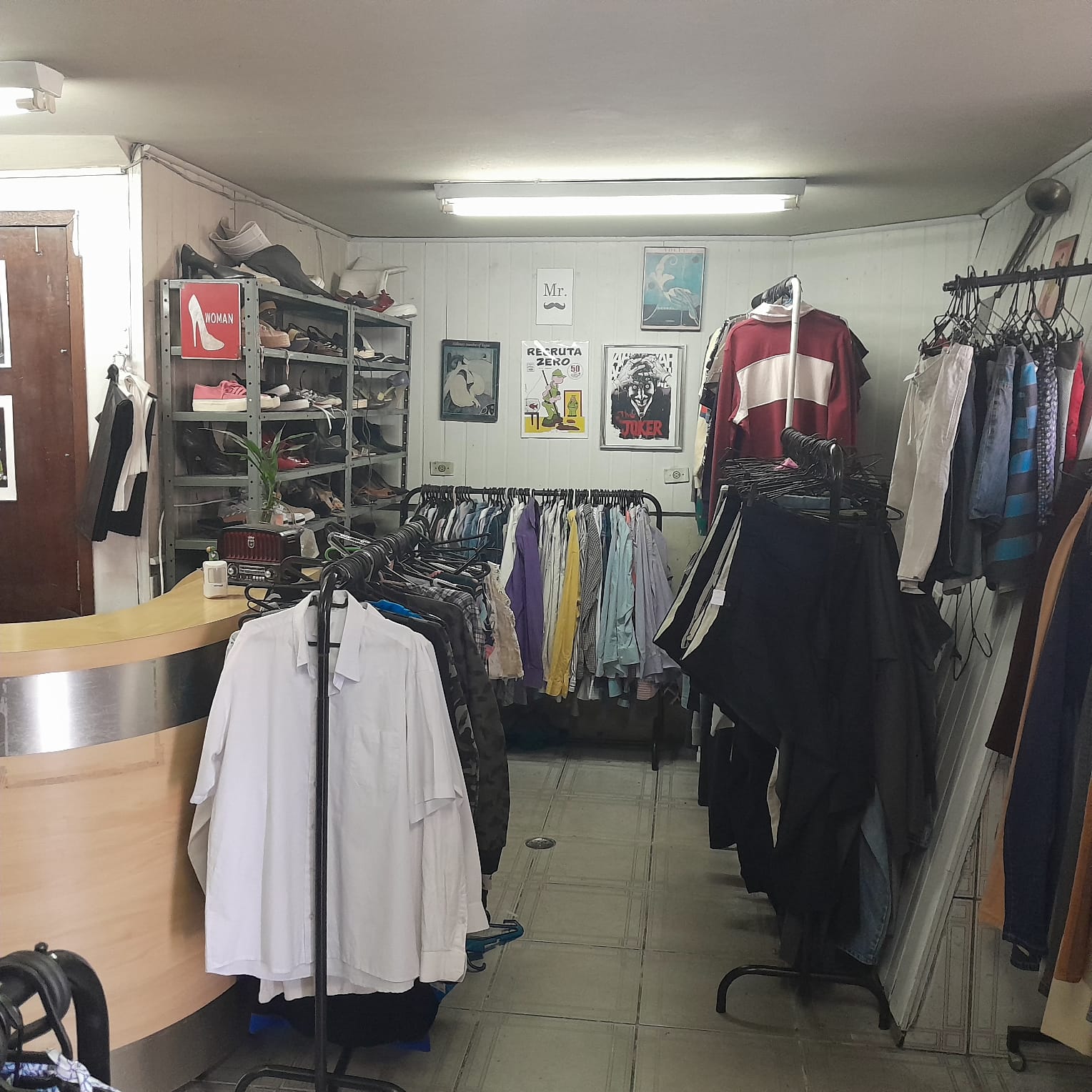 Seleção de roupas do Brechó Kalixto